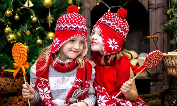Czapki robione na drutach - modne i ciepłe dodatki na zimę | 12